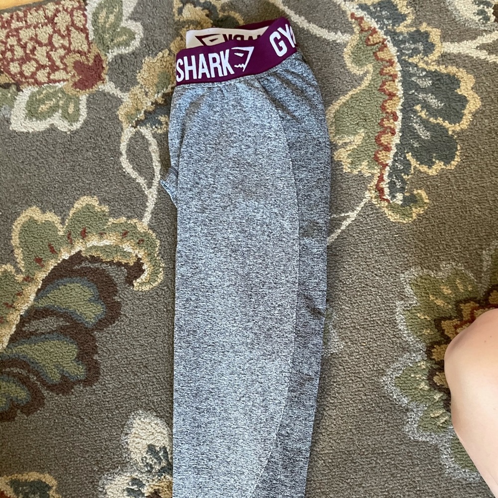 Cropped gym shark leggings